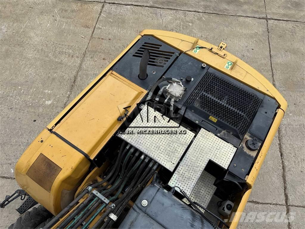 CAT M 318 D Gumikerekes kotrók