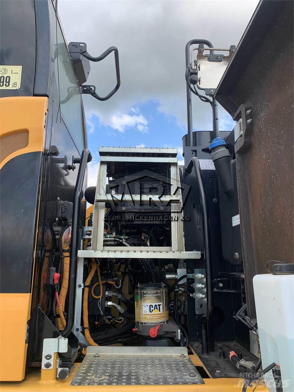 CAT M322 F Gumikerekes kotrók