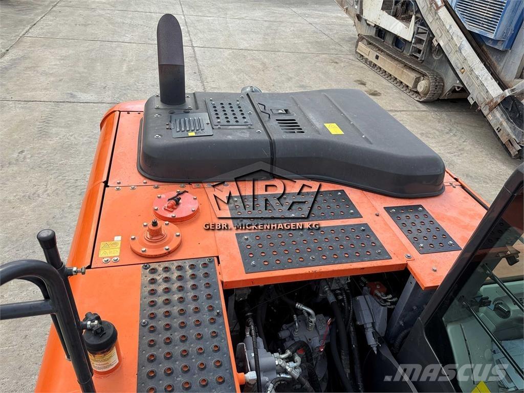 Hitachi ZX220W-6 Gumikerekes kotrók