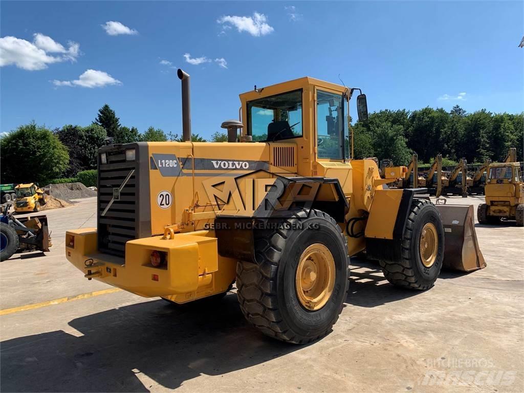 Volvo L 120 C Gumikerekes homlokrakodók