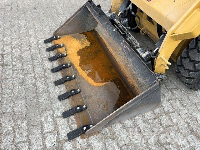 CAT 242D3 Építőipar - Egyebek
