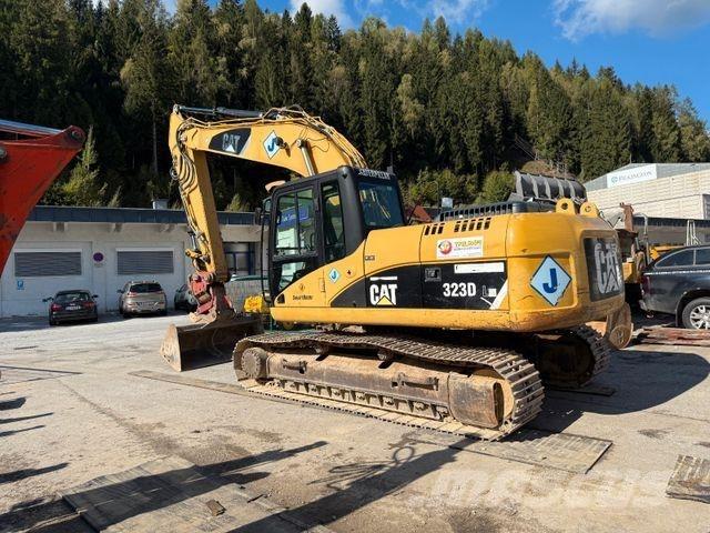 CAT 323D Lánctalpas kotrók