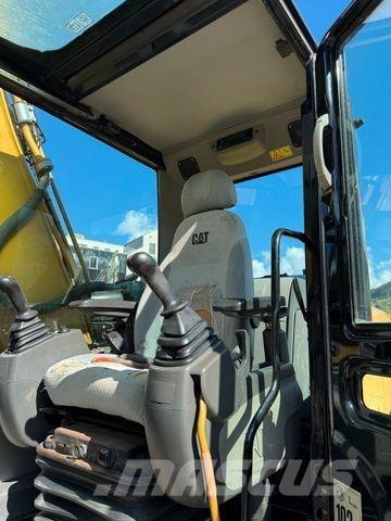 CAT 323D Lánctalpas kotrók