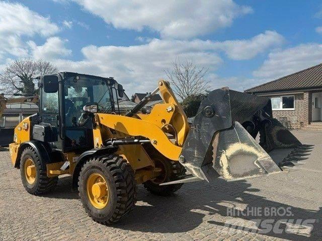 CAT 906 Gumikerekes homlokrakodók