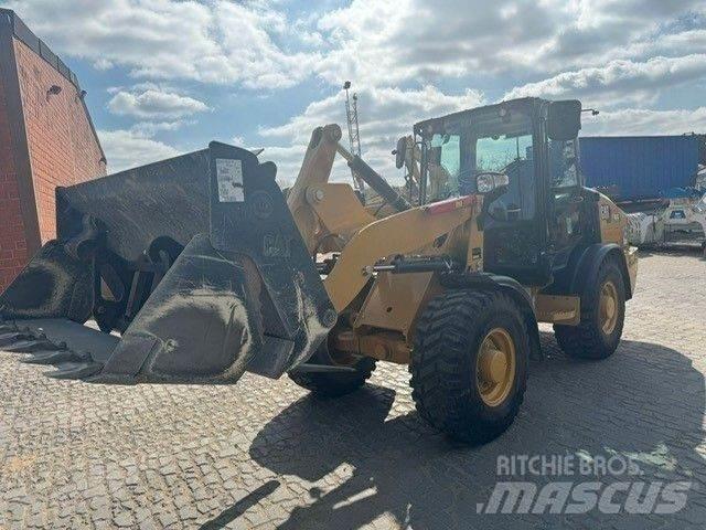 CAT 906 Gumikerekes homlokrakodók