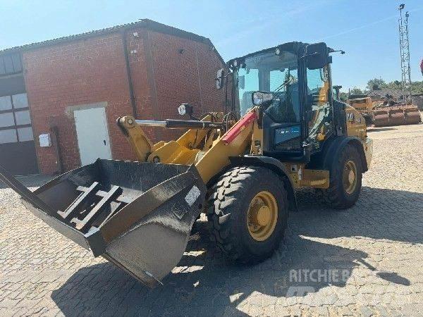 CAT 906 Gumikerekes homlokrakodók