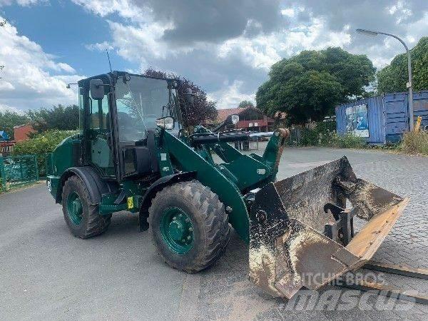 CAT 906 M Gumikerekes homlokrakodók
