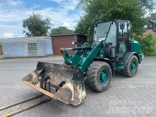 CAT 906 M Gumikerekes homlokrakodók