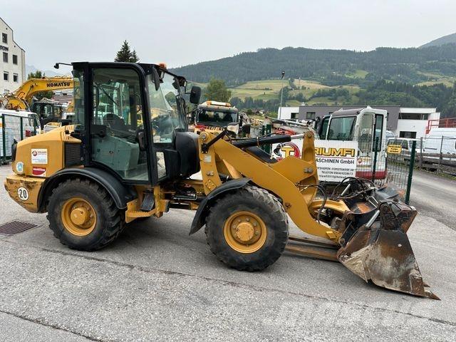 CAT 906H Gumikerekes kotrók