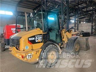 CAT 906M Gumikerekes homlokrakodók