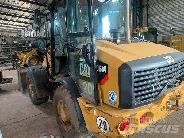 CAT 906M Gumikerekes homlokrakodók