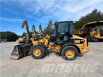 CAT 907 H2 Gumikerekes homlokrakodók