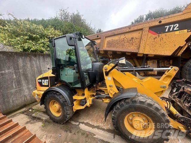 CAT 907 H2 Gumikerekes homlokrakodók
