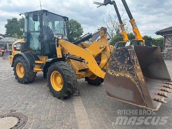 CAT 908 Gumikerekes homlokrakodók