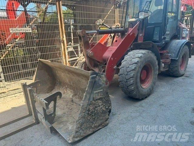 CAT 908 M Gumikerekes homlokrakodók