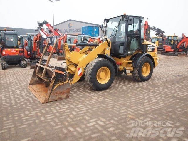 CAT 908M / 35 km/h Gumikerekes homlokrakodók