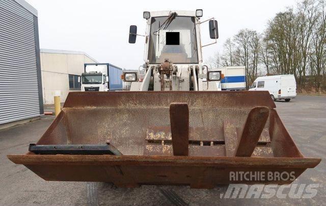 CAT 910 E Gumikerekes homlokrakodók