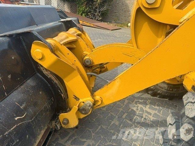 CAT 914M Gumikerekes homlokrakodók
