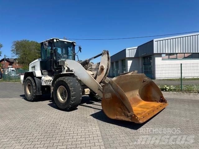 CAT 938 M / High Lift Gumikerekes homlokrakodók