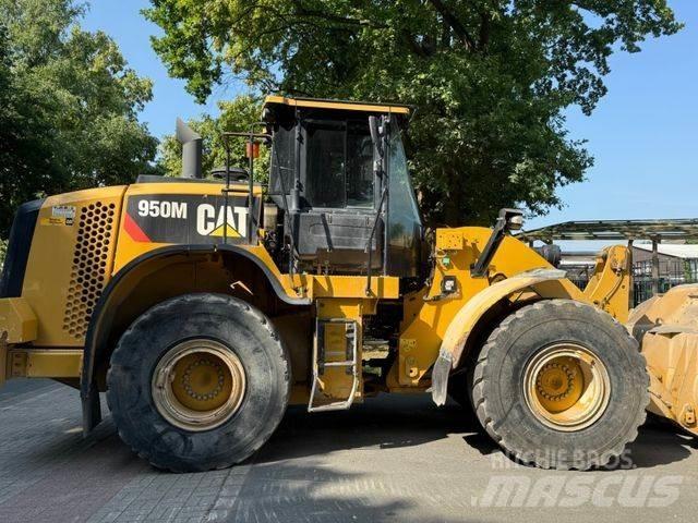 CAT 950 M Gumikerekes homlokrakodók