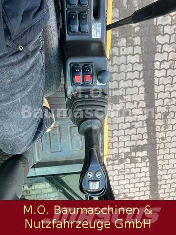 CAT MH 3022 Gumikerekes kotrók