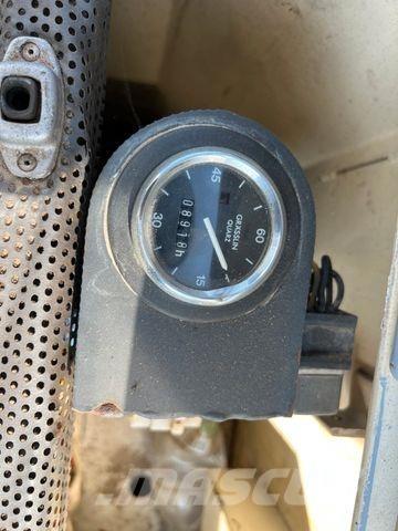 Fuchs 713 Gumikerekes kotrók