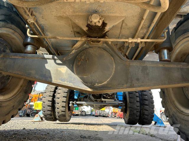 Fuchs MHL 320 Gumikerekes kotrók