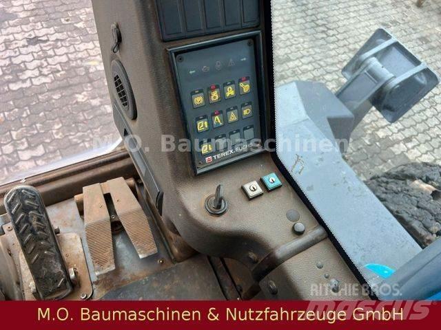 Fuchs MHL 350 Gumikerekes kotrók