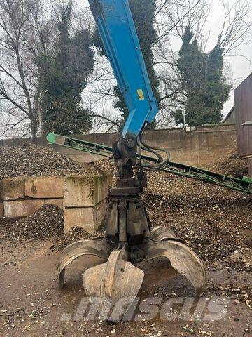 Fuchs MHL320 T4f Gumikerekes kotrók