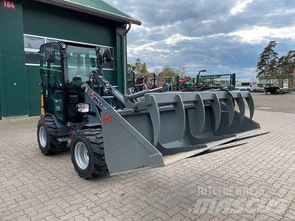 GiANT G2200 HD Homlokrakodók és kotrók