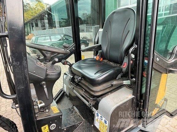GiANT G2200 HD Homlokrakodók és kotrók