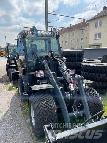 GiANT G3500 X-TRA Gumikerekes homlokrakodók