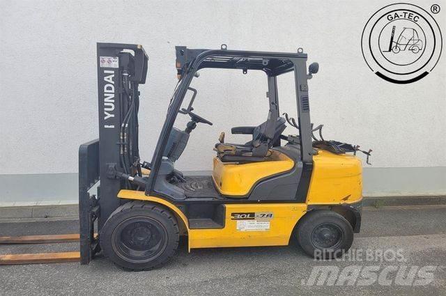Hyundai 30L-7A Gázüzemű targoncák