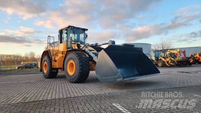 Hyundai HL970A XT Gumikerekes homlokrakodók