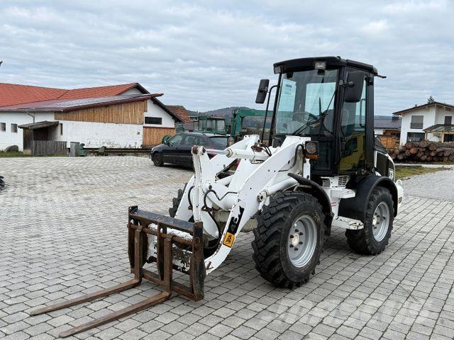 JCB 407 Gumikerekes homlokrakodók