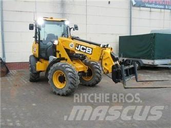 JCB TM220 Agri Gumikerekes homlokrakodók