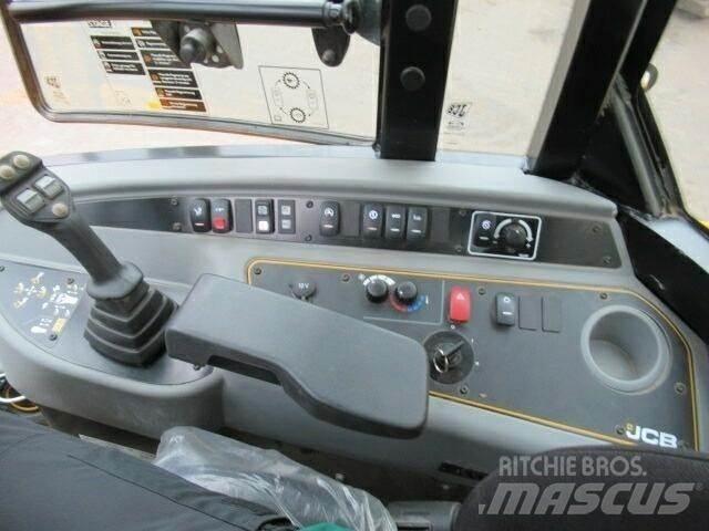 JCB TM220 Agri Gumikerekes homlokrakodók