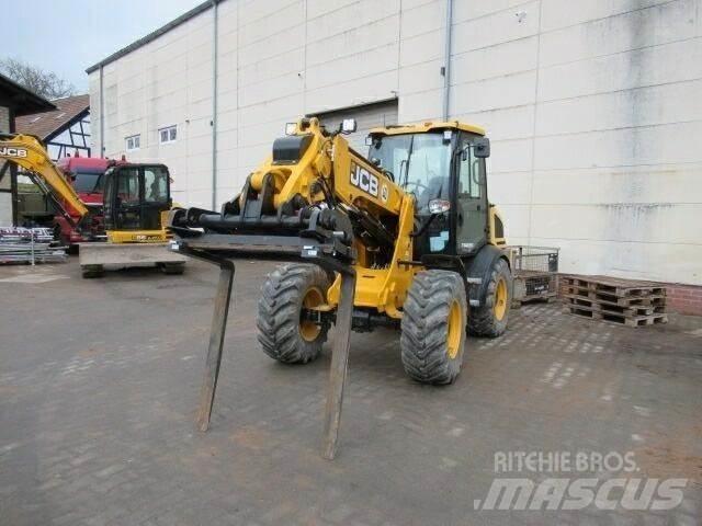 JCB TM220 Agri Gumikerekes homlokrakodók