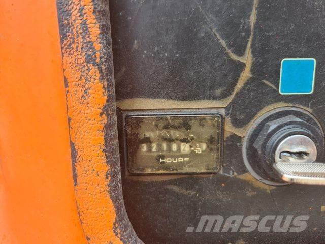JLG 450 AJ - Karos emelők