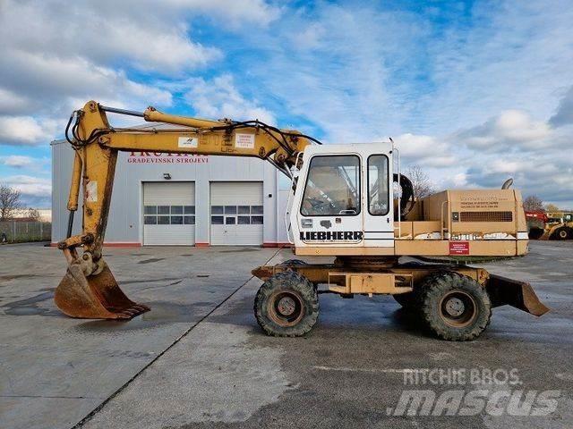 Liebherr A912 Gumikerekes kotrók