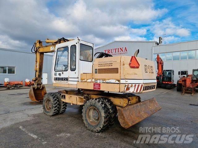 Liebherr A912 Gumikerekes kotrók