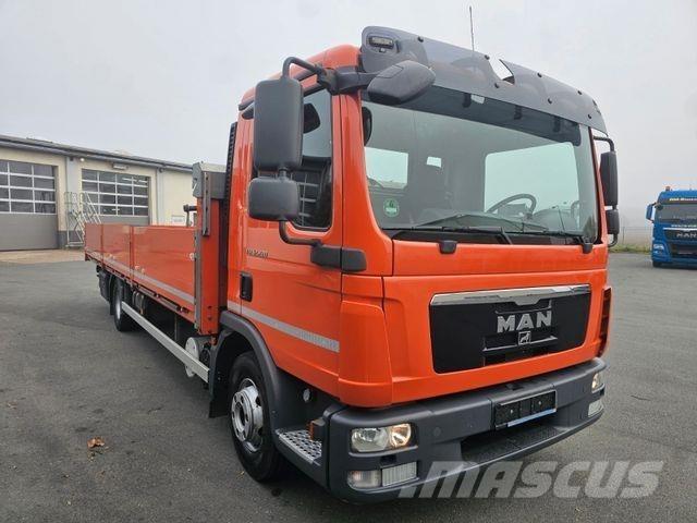 MAN 12.220 Platós / Ponyvás teherautók
