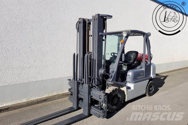 Nissan U1D2A25LQ Gázüzemű targoncák