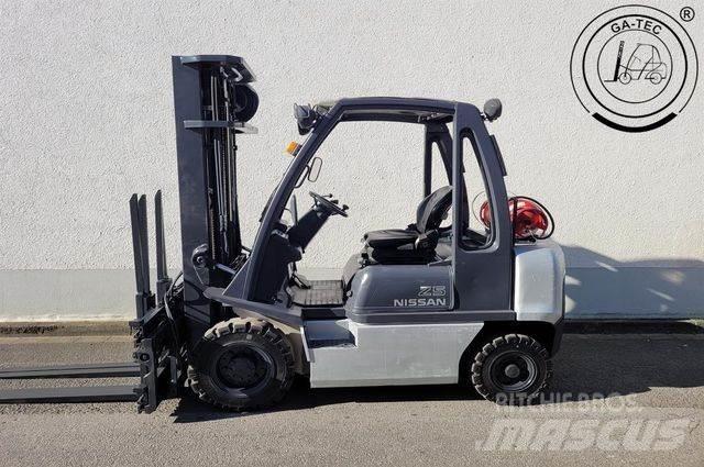 Nissan U1D2A25LQ Gázüzemű targoncák