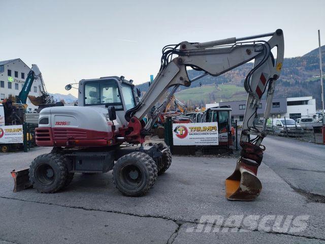 Takeuchi TB295W Gumikerekes kotrók