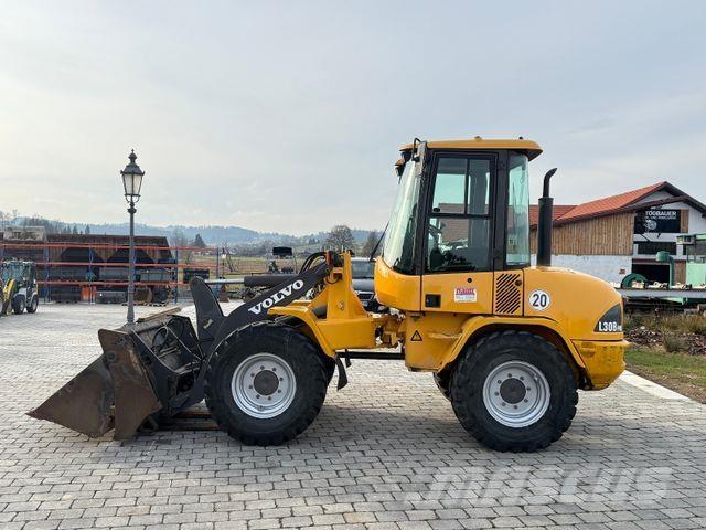 Volvo L 30 B Gumikerekes homlokrakodók