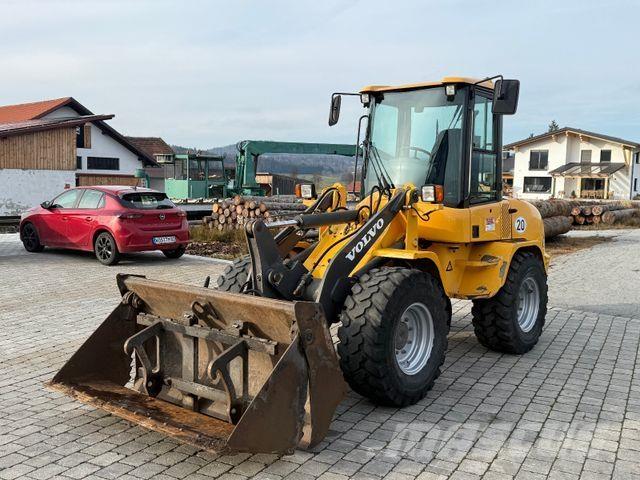 Volvo L 30 B Gumikerekes homlokrakodók