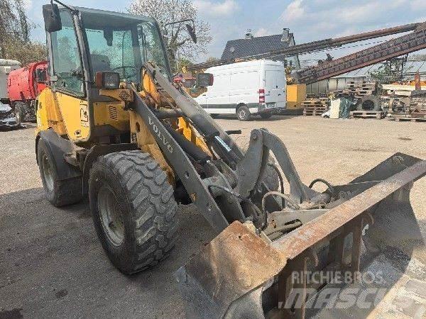Volvo L25b Gumikerekes homlokrakodók
