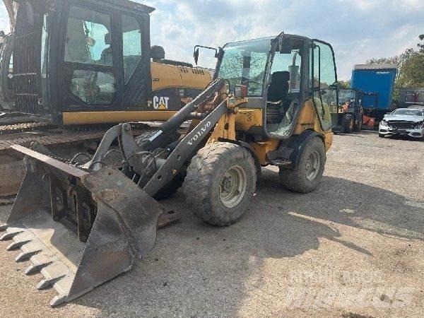Volvo L25b Gumikerekes homlokrakodók