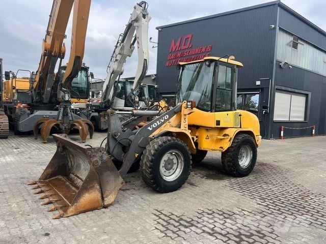 Volvo L30B Gumikerekes homlokrakodók
